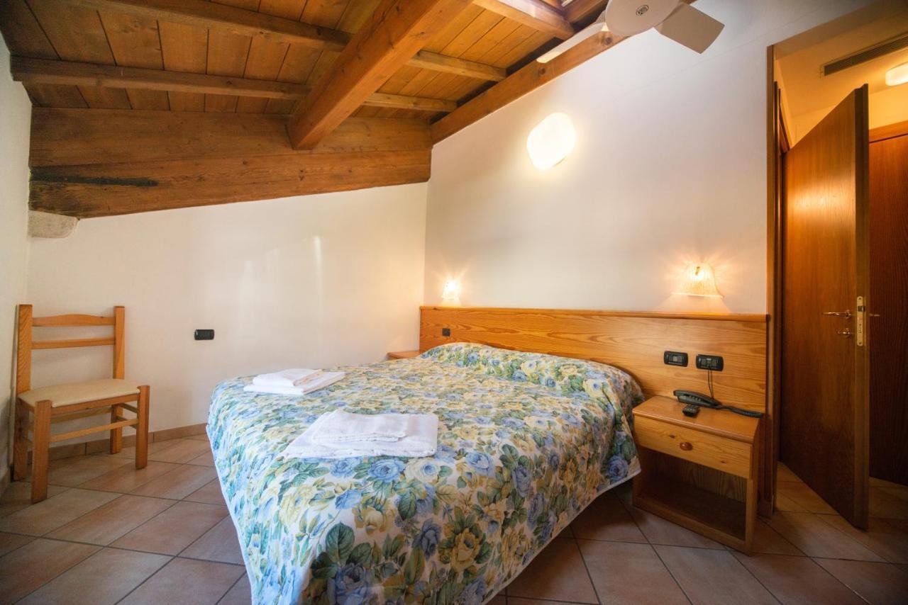 Albergo Al Platano Caprino Veronese Zewnętrze zdjęcie