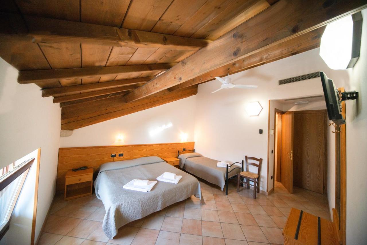Albergo Al Platano Caprino Veronese Zewnętrze zdjęcie
