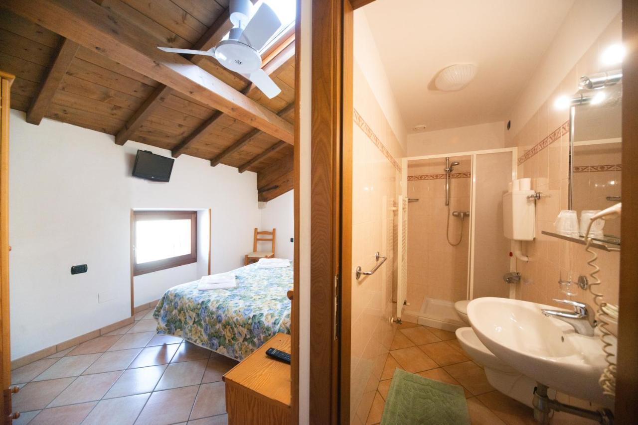 Albergo Al Platano Caprino Veronese Zewnętrze zdjęcie