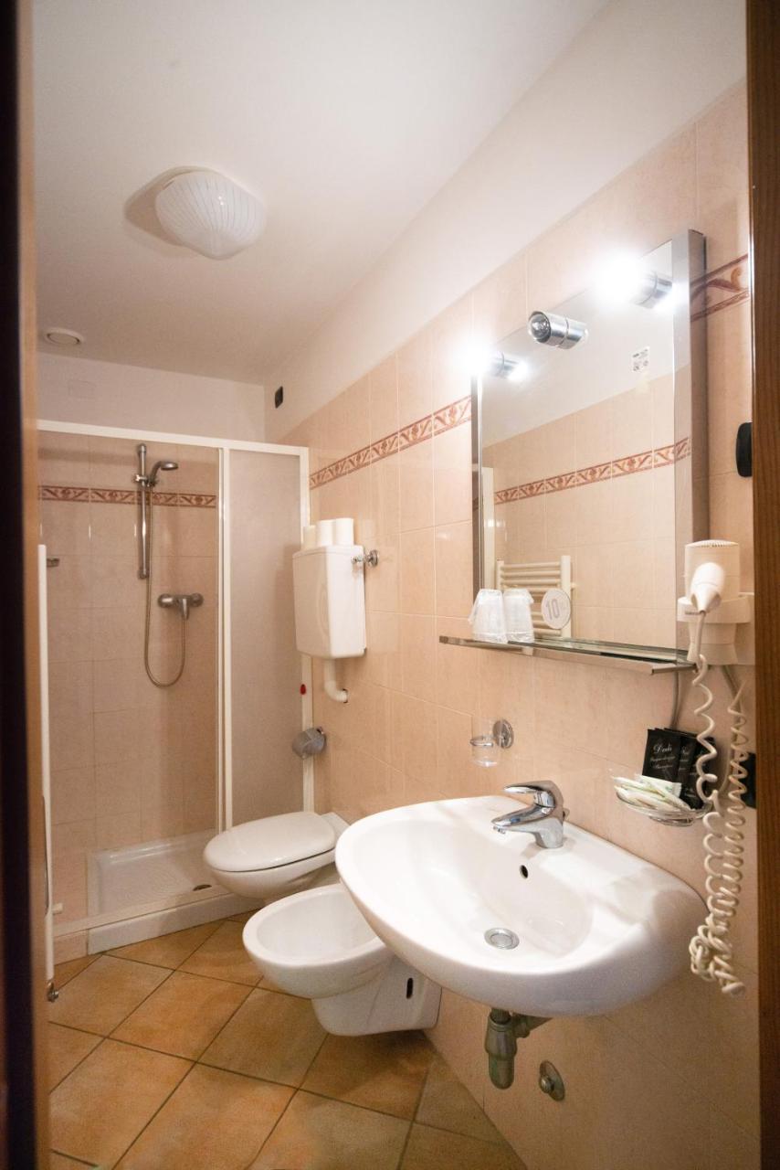 Albergo Al Platano Caprino Veronese Zewnętrze zdjęcie